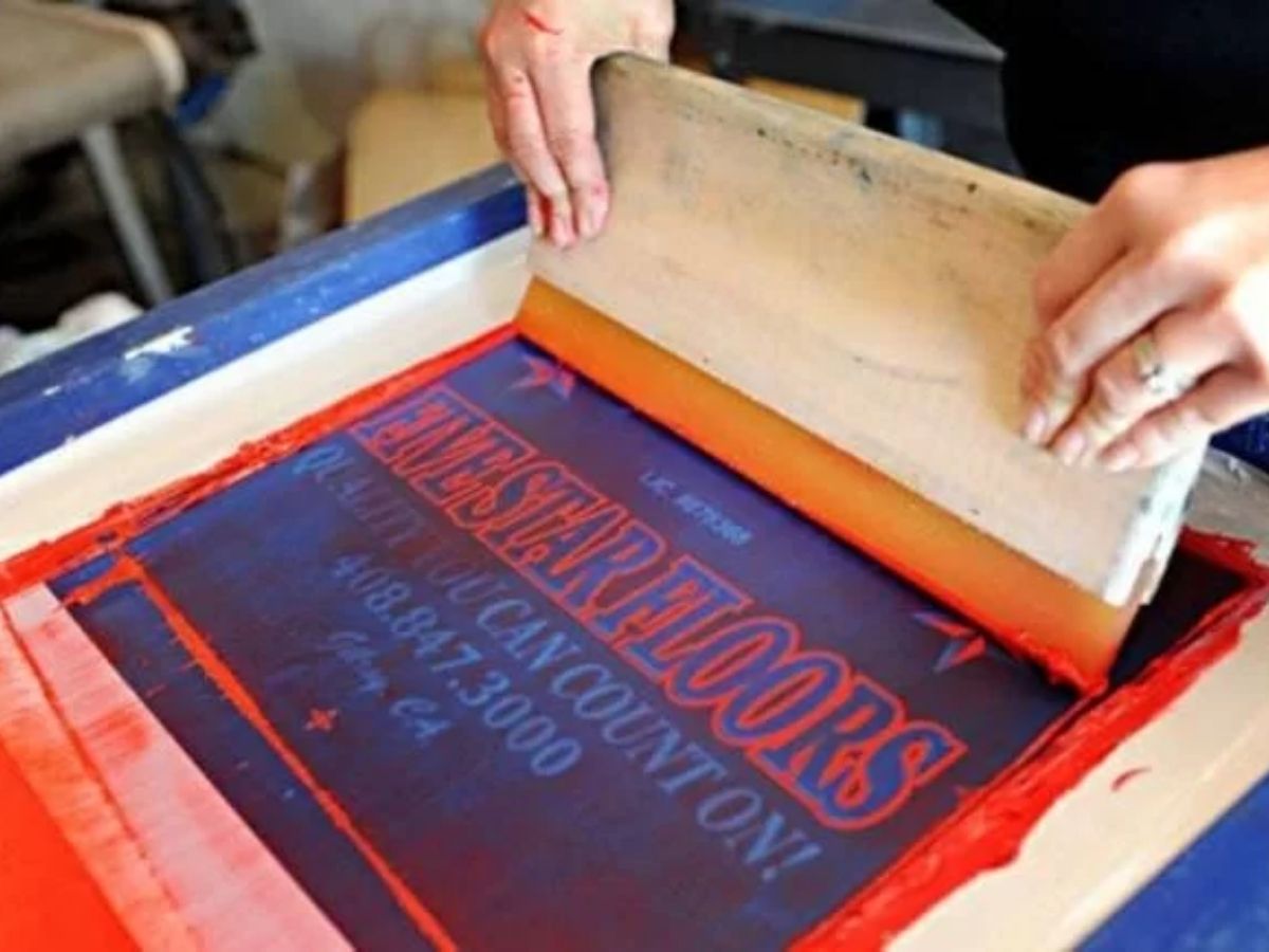 In lụa tiết kiệm, nhanh chóng cho số lượng lớn, màu sắc cơ bản rõ nét