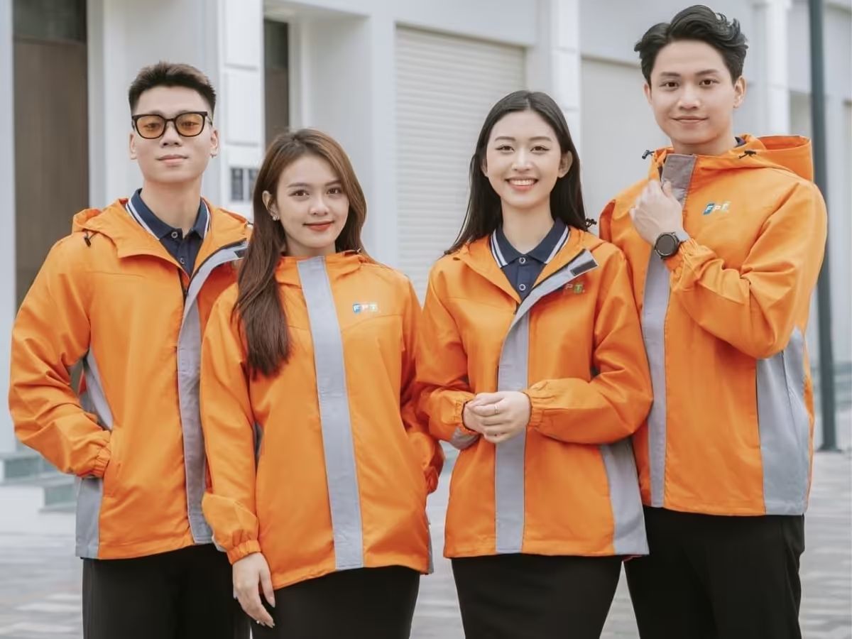 Bí quyết giữ mẫu áo khoác đồng phục công ty bền đẹp theo thời gian