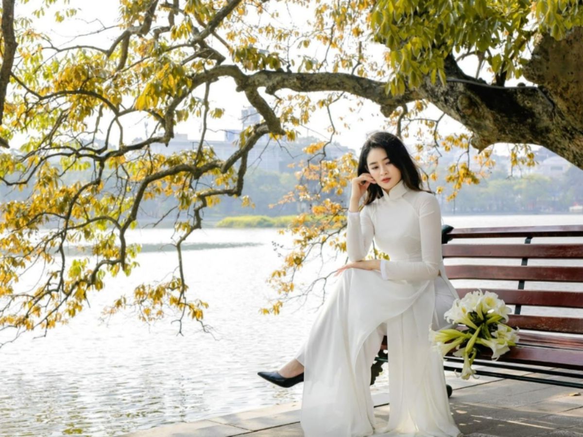 Mùa thu Hà Nội rất hợp với phong cách nàng thơ, vintage