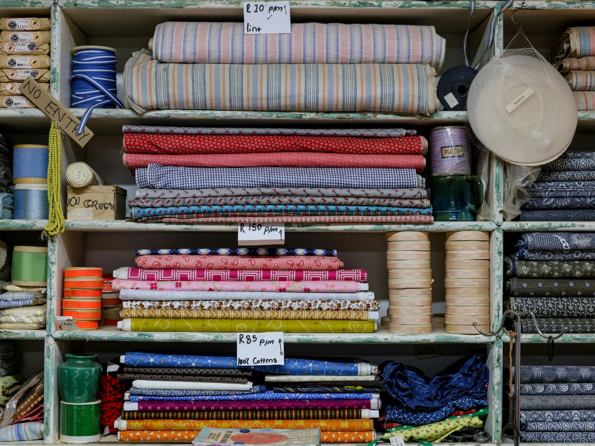 Polyester, dù là những chất liệu làm áo gió phổ biến