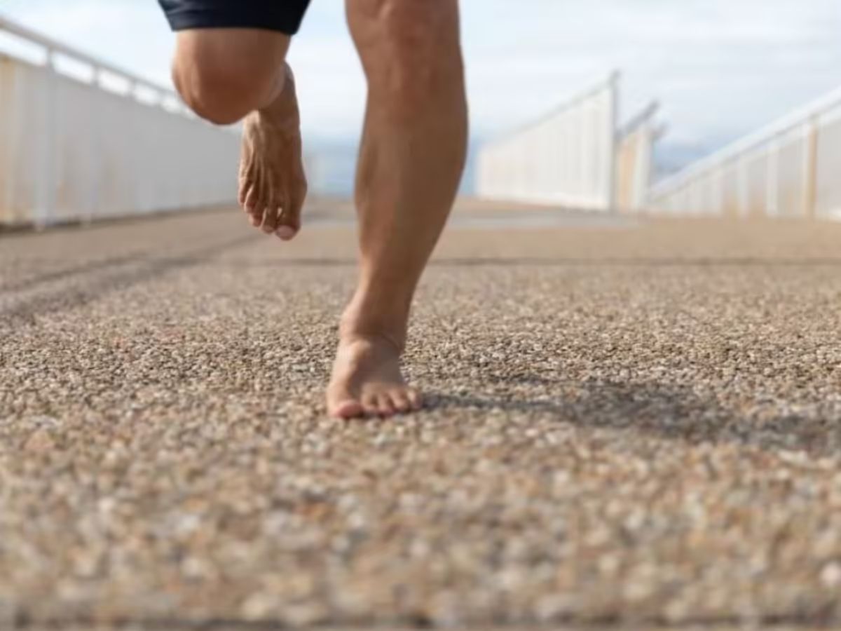 lợi ích chạy bộ chân trần