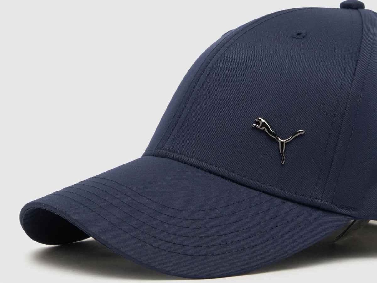 Mẫu mũ Puma với logo báo vồ đặc trưng