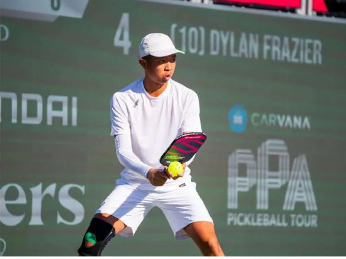 Những phụ kiện mũ, nón, băng đô, tất thể thao và kính râm cũng không thể thiếu