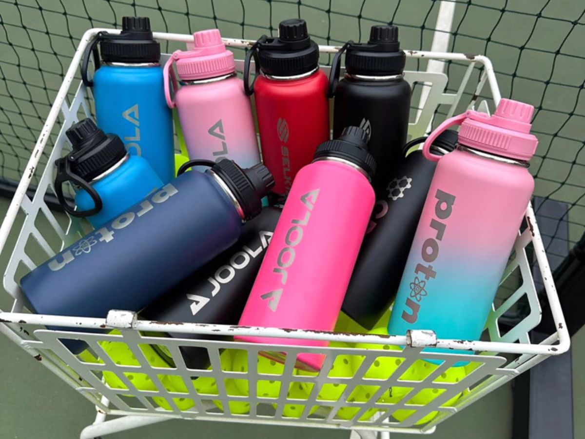 Bình nước thể thao giúp giữ nước suốt buổi chơi