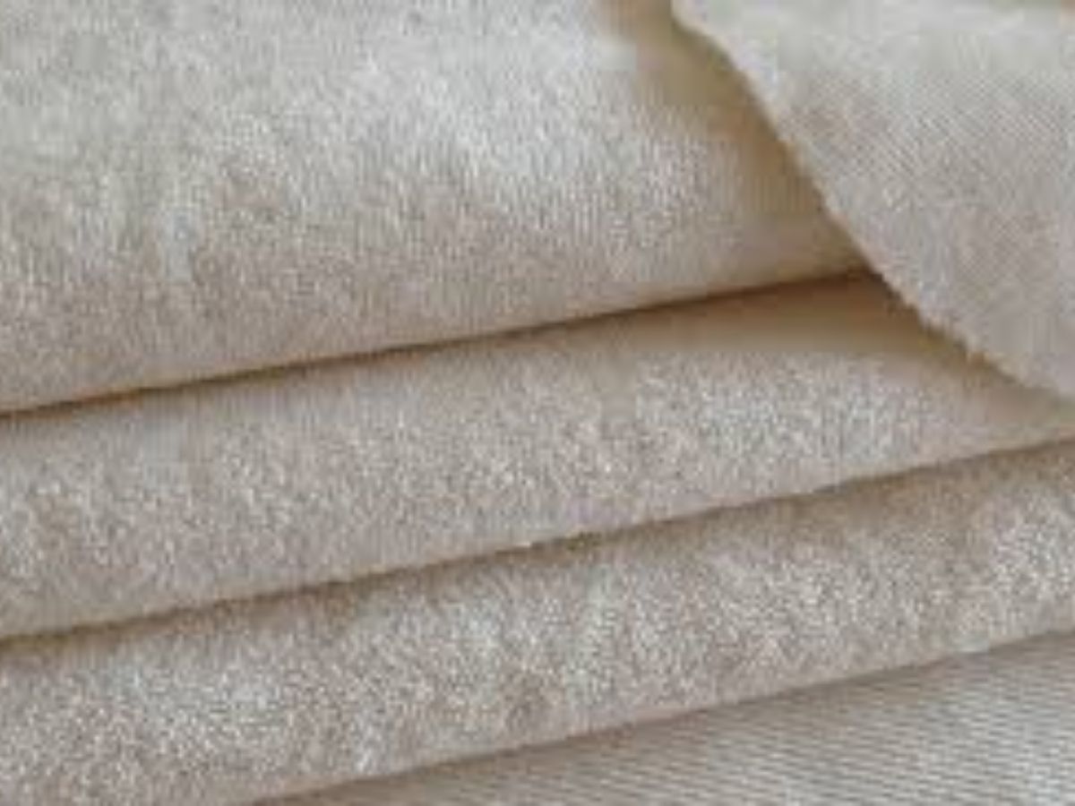 Cận cảnh bề mặt vải bamboo mịn màng, có độ rủ nhẹ