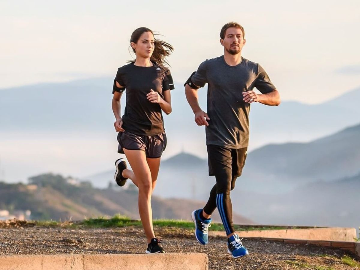 Chạy bộ có nên mặc áo khoác? Phân tích ưu nhược điểm