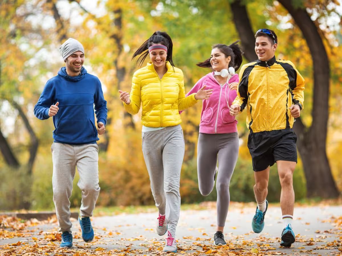 Chạy bộ có nên mặc áo khoác? Phân tích ưu nhược điểm