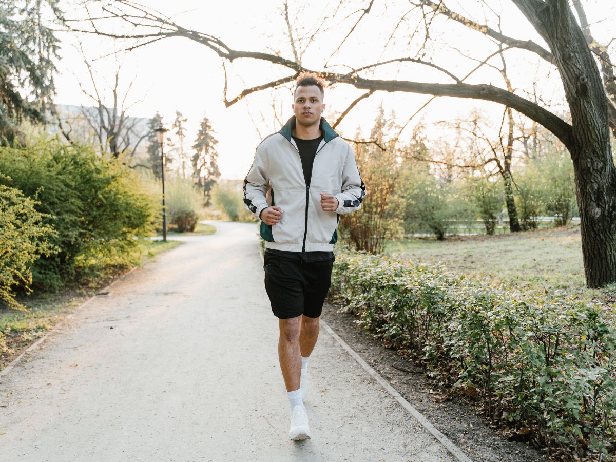 Tìm hiểu kỹ về kiểu dáng phù hợp cho áo khoác chạy bộ