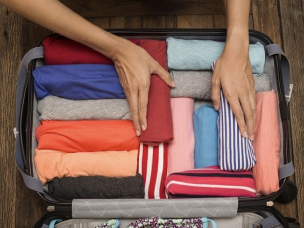 Gấp áo khoác khi cần để gọn cho vali du lịch