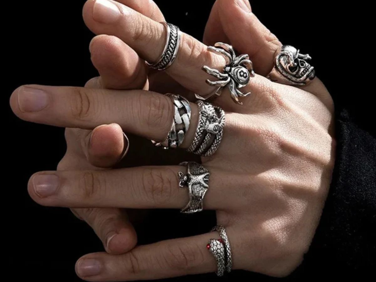 Với nam mệnh hỏa, không phải ngón tay nào cũng có thể đeo nhẫn