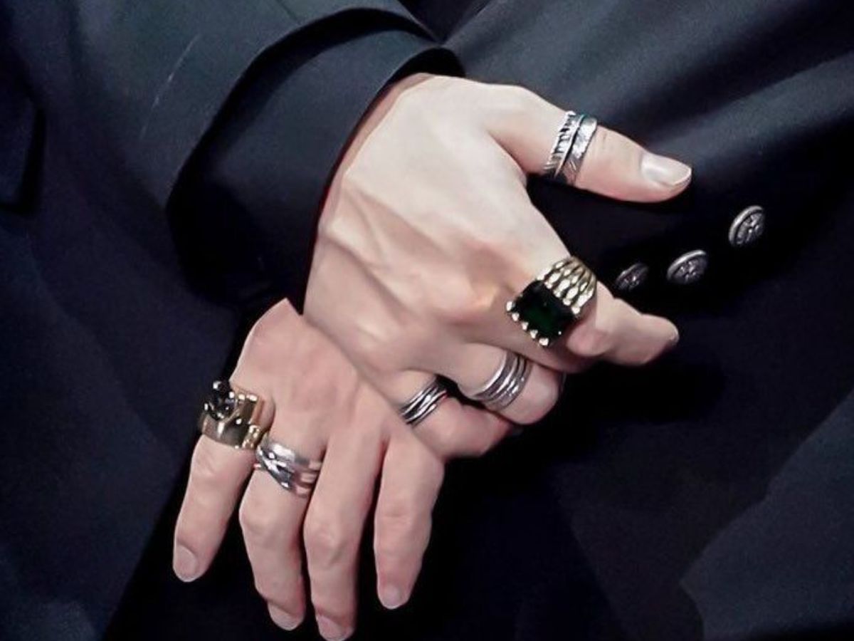 Tùy tình trạng hôn nhân để lựa chọn ngón tay đeo nhẫn