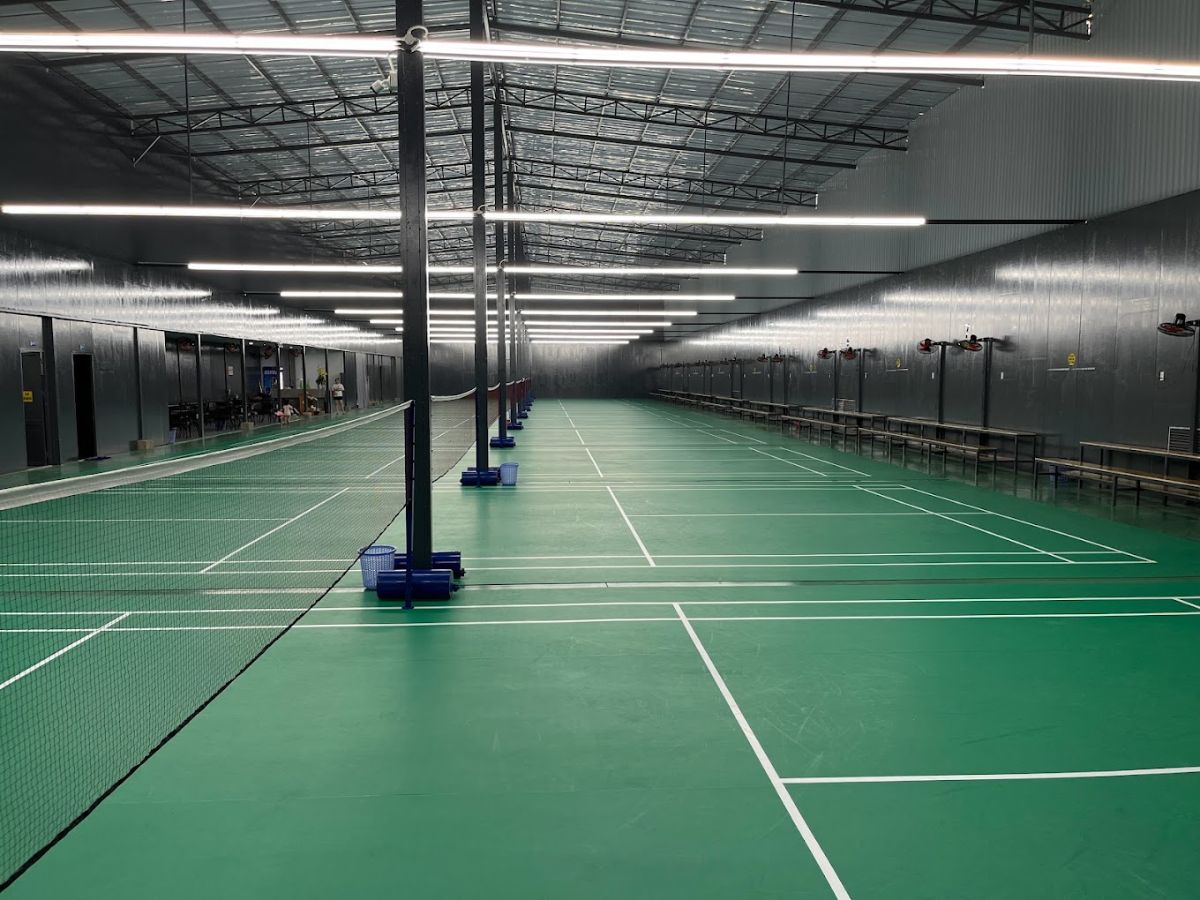 Sân Cầu Lông Nơ Trang Long cũng là lựa chọn ổn áp