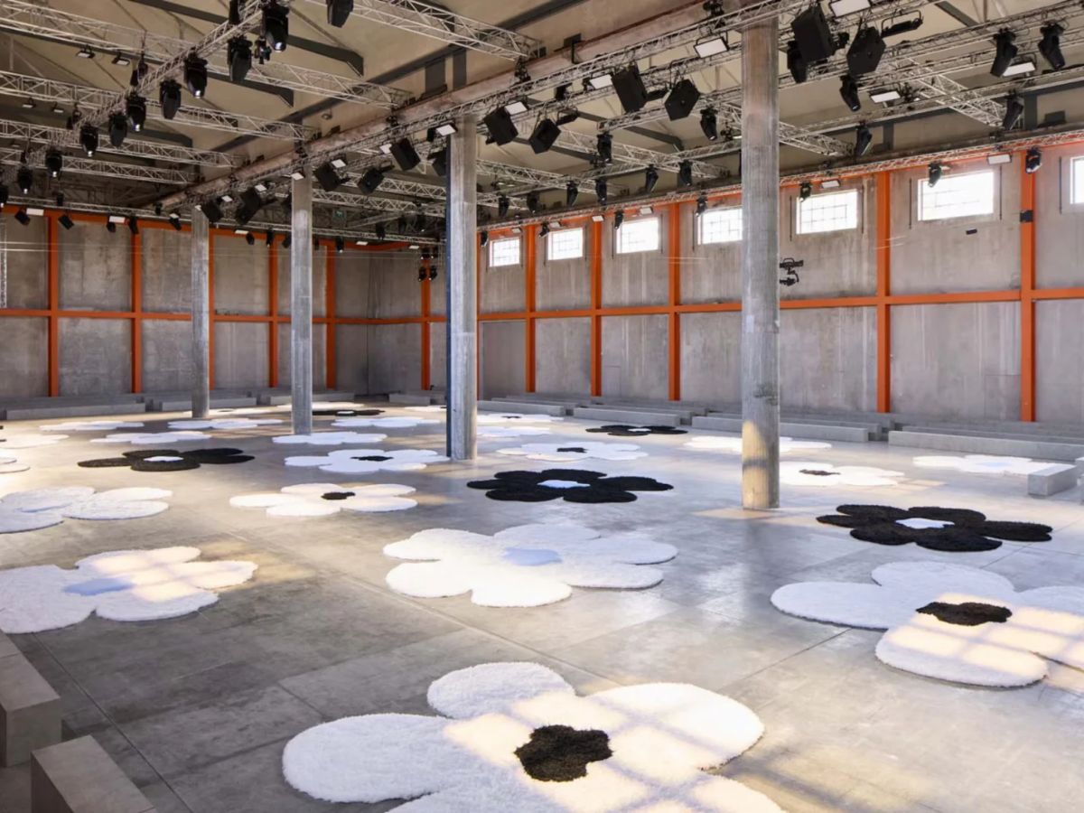 Những chiếc thảm hình bông hoa tô điểm cho không gian Deposito