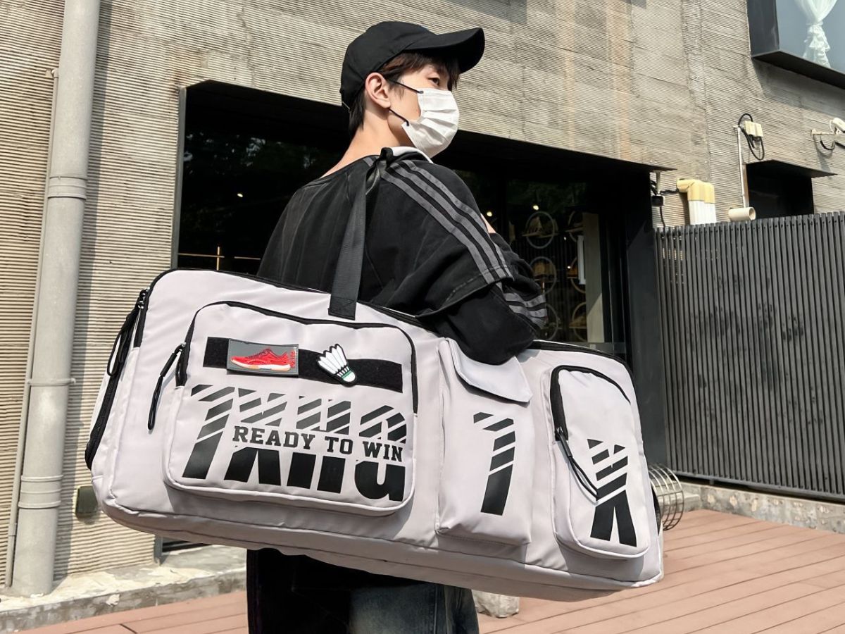 Cố gắng sắp xếp đồ đạc sao cho khối lượng hai bên túi tương đương nhau