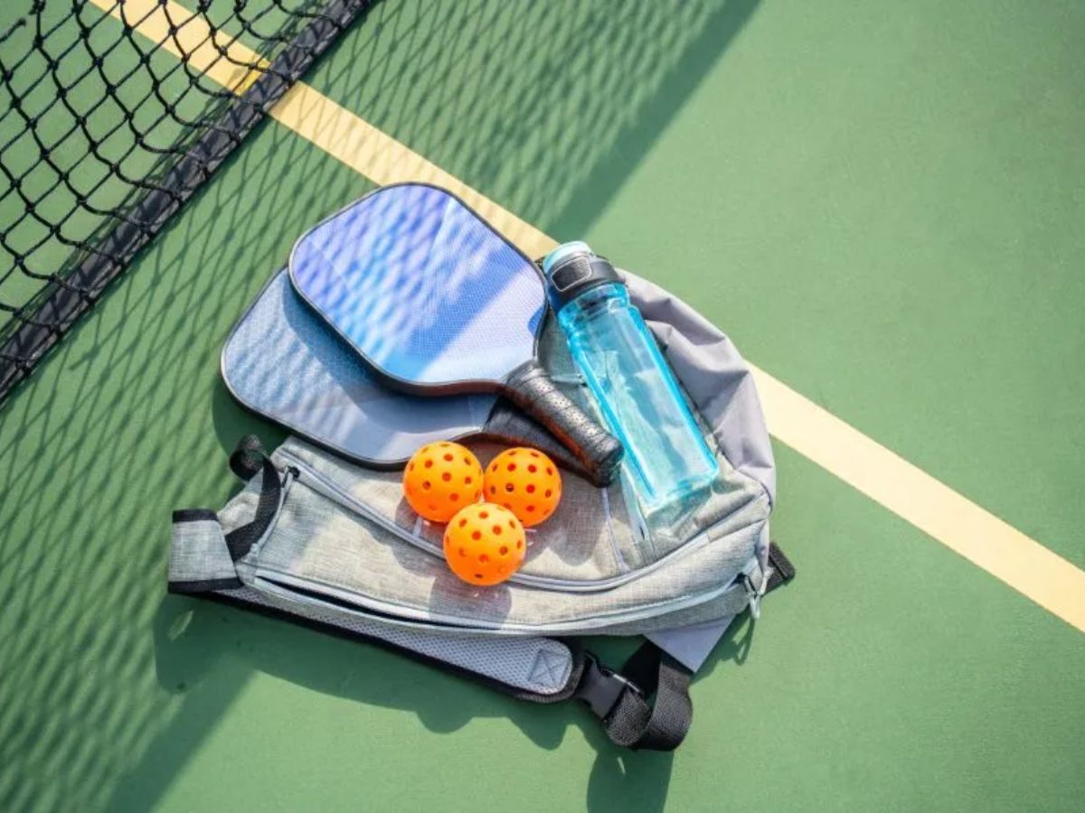 Túi đựng đồ giúp tiện lợi mang vợt, bóng, nước uống