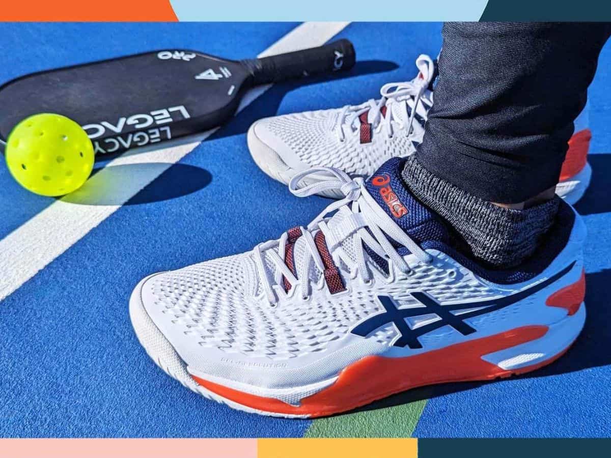 Giày chuyên dụng giúp bảo vệ chân, tăng cường độ bám