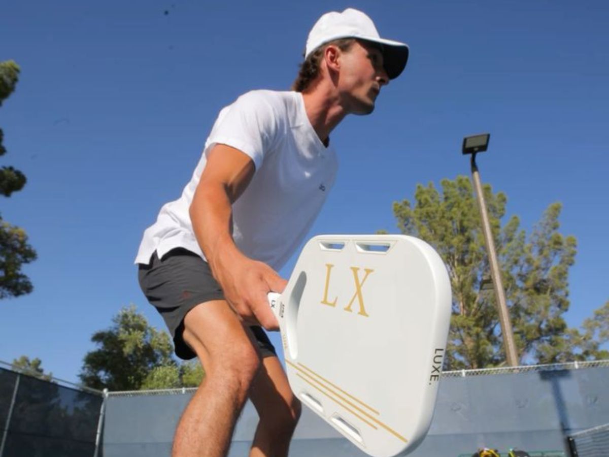 Áo pickleball chuyên dụng giúp tăng trải nghiệm trên sân