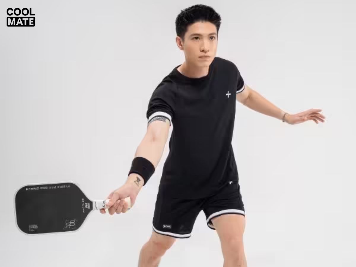 Phom áo ảnh hưởng đến mọi hoạt động trên sân pickleball