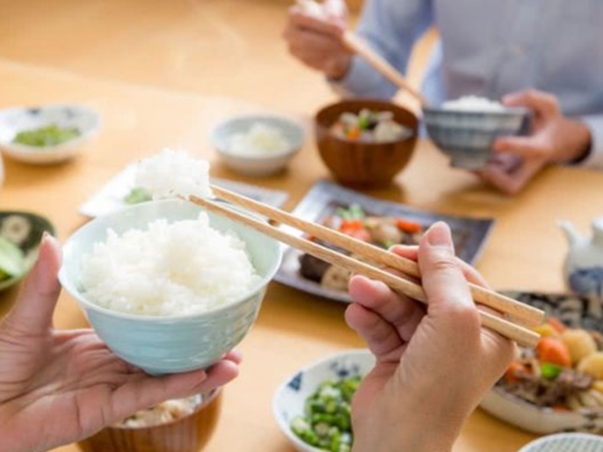 1 bát cơm bao nhiêu calo