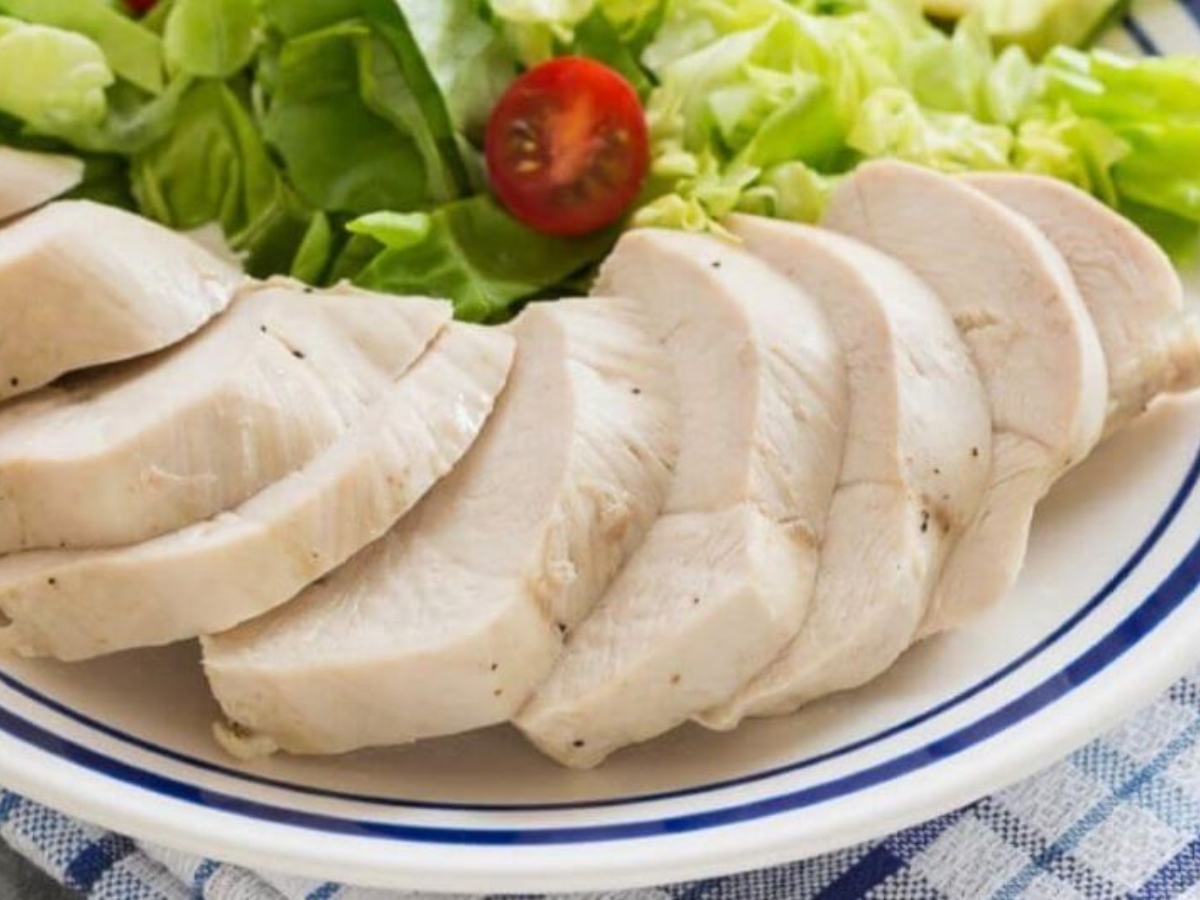 100g ức gà bao nhiêu calo