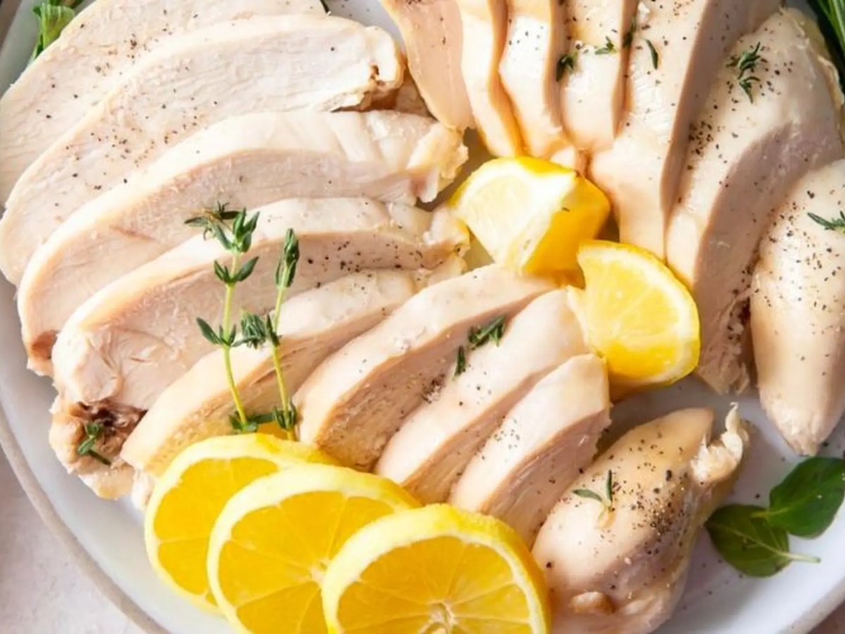 100g ức gà bao nhiêu calo