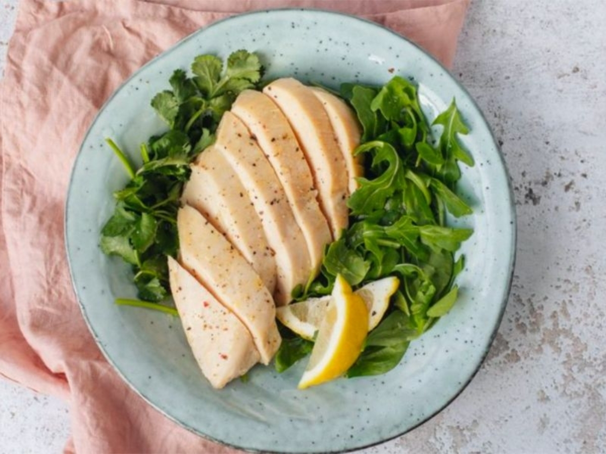 100g ức gà bao nhiêu calo