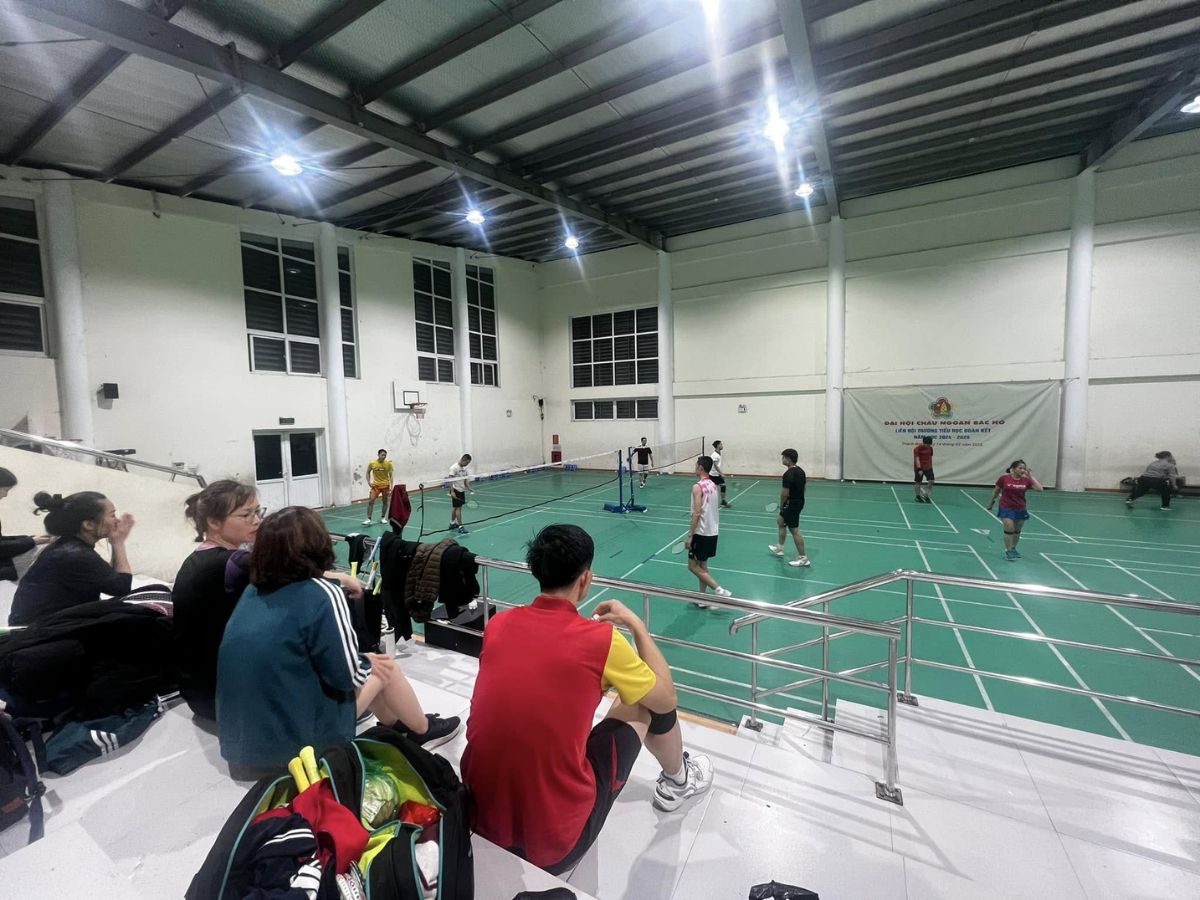 Hãy chọn sân cầu lông phù hợp giá tiền và vị trí của bạn