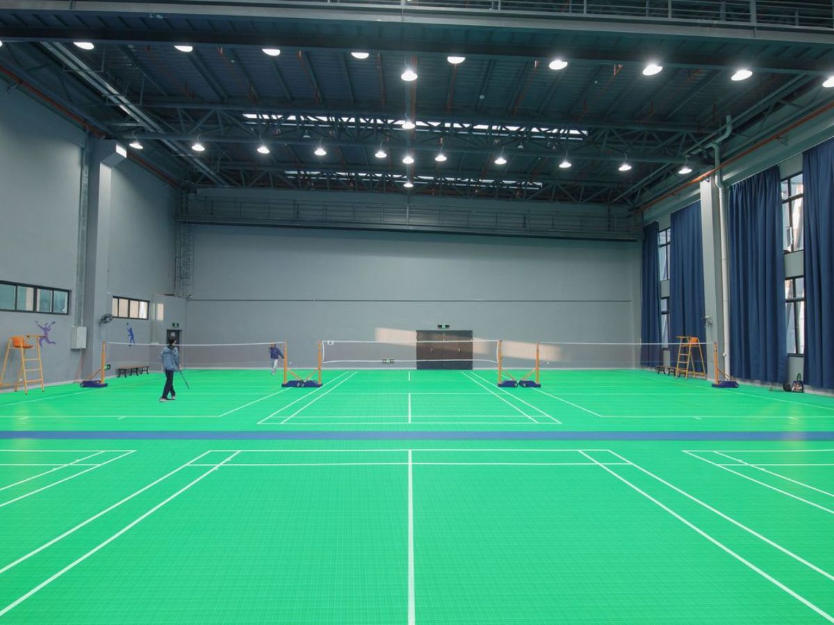 Nên liên hệ hotline để tham khảo thông tin trước khi rủ bạn bè đến chơi