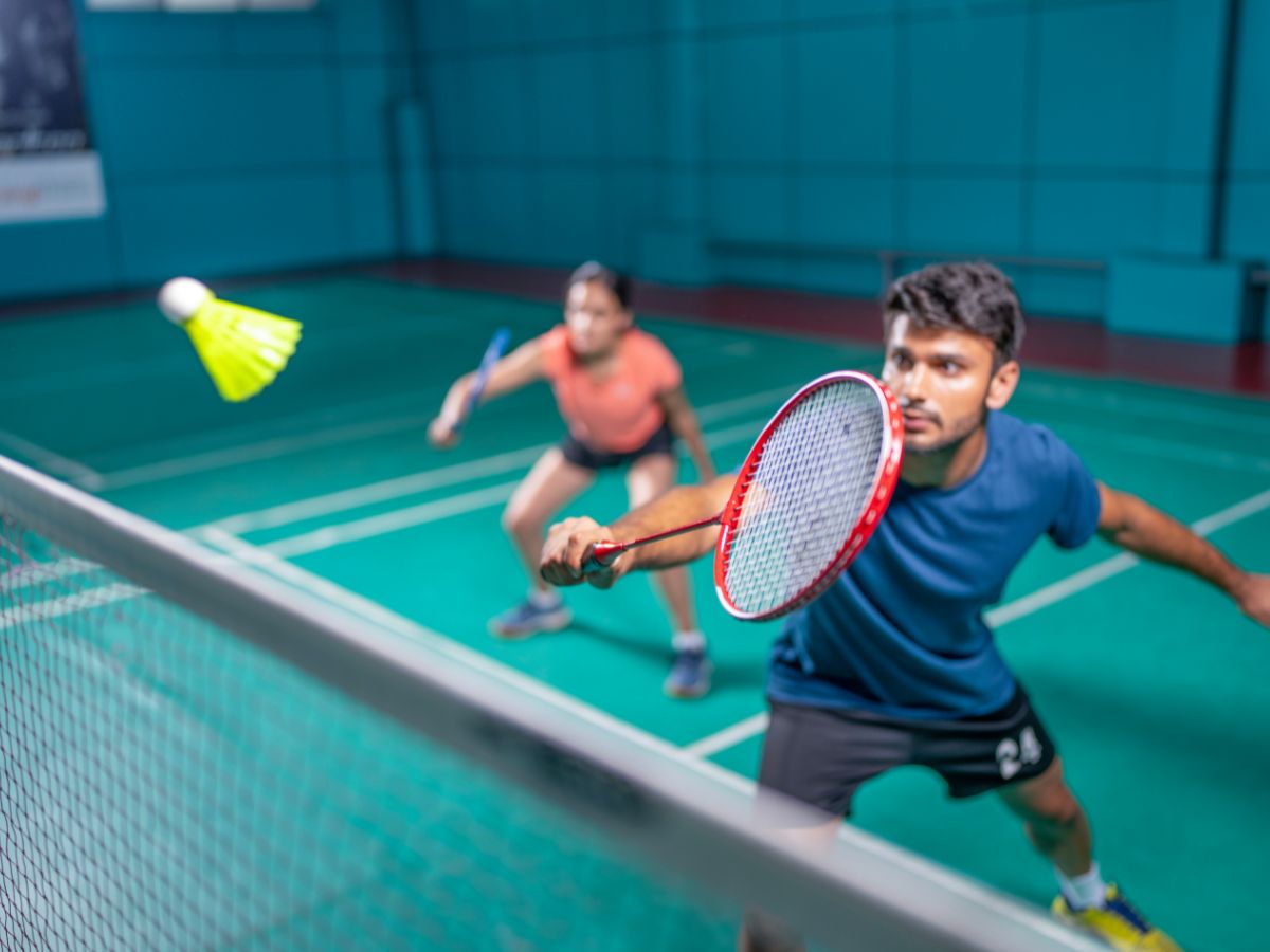 Anh em nhập môn cầu lông nên tìm sân vắng để có điều kiện nâng kỹ năng