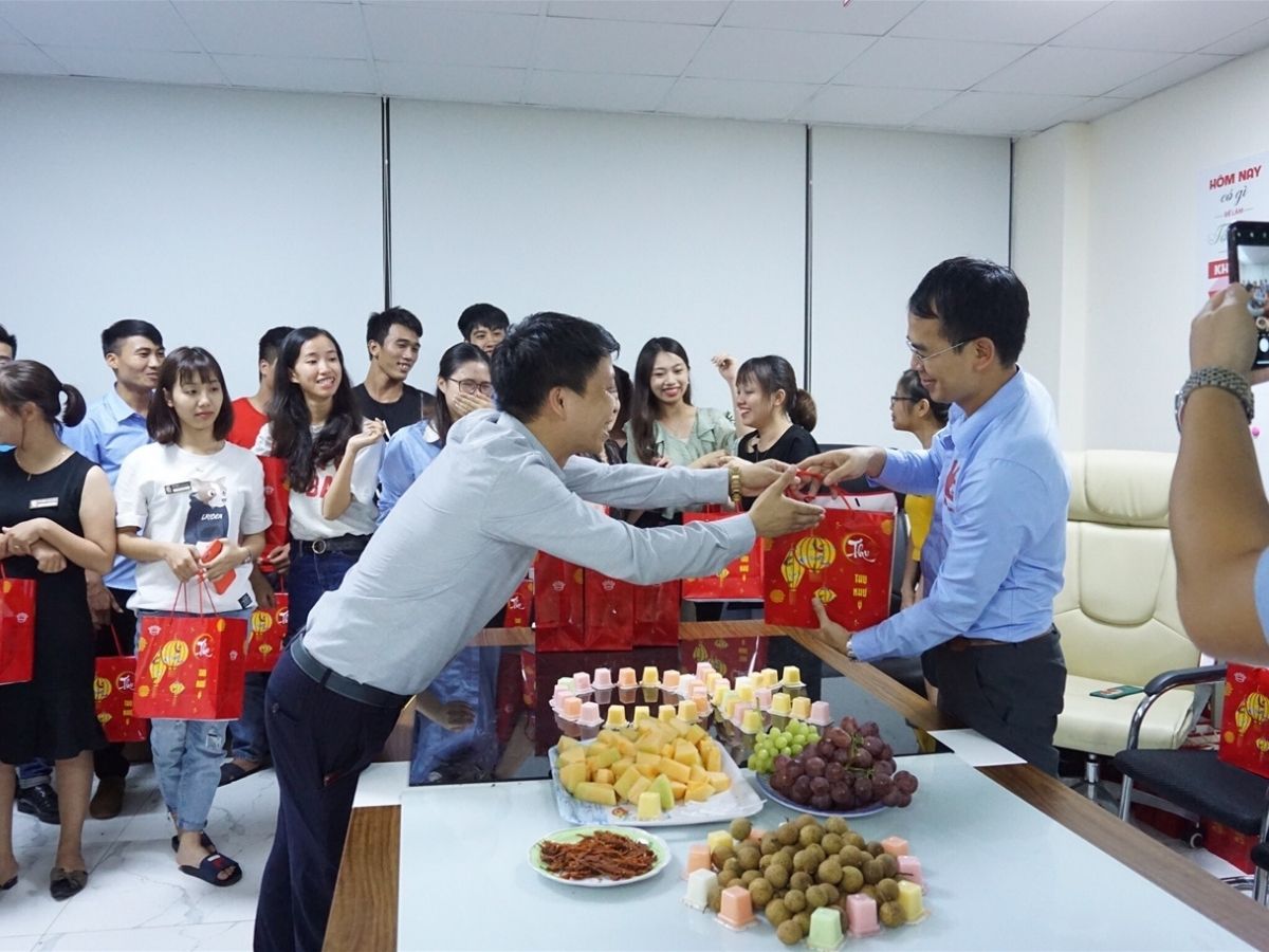 Tìm kiếm top quà tặng doanh nghiệp ý nghĩa, thiết thực