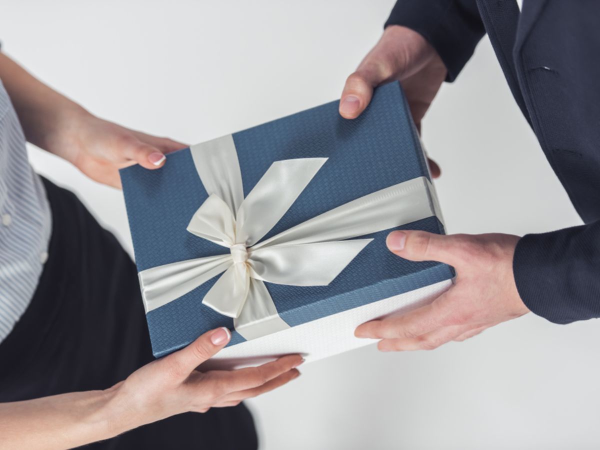 Khám phá ngay Top quà tặng lưu niệm cho doanh nghiệp độc đáo