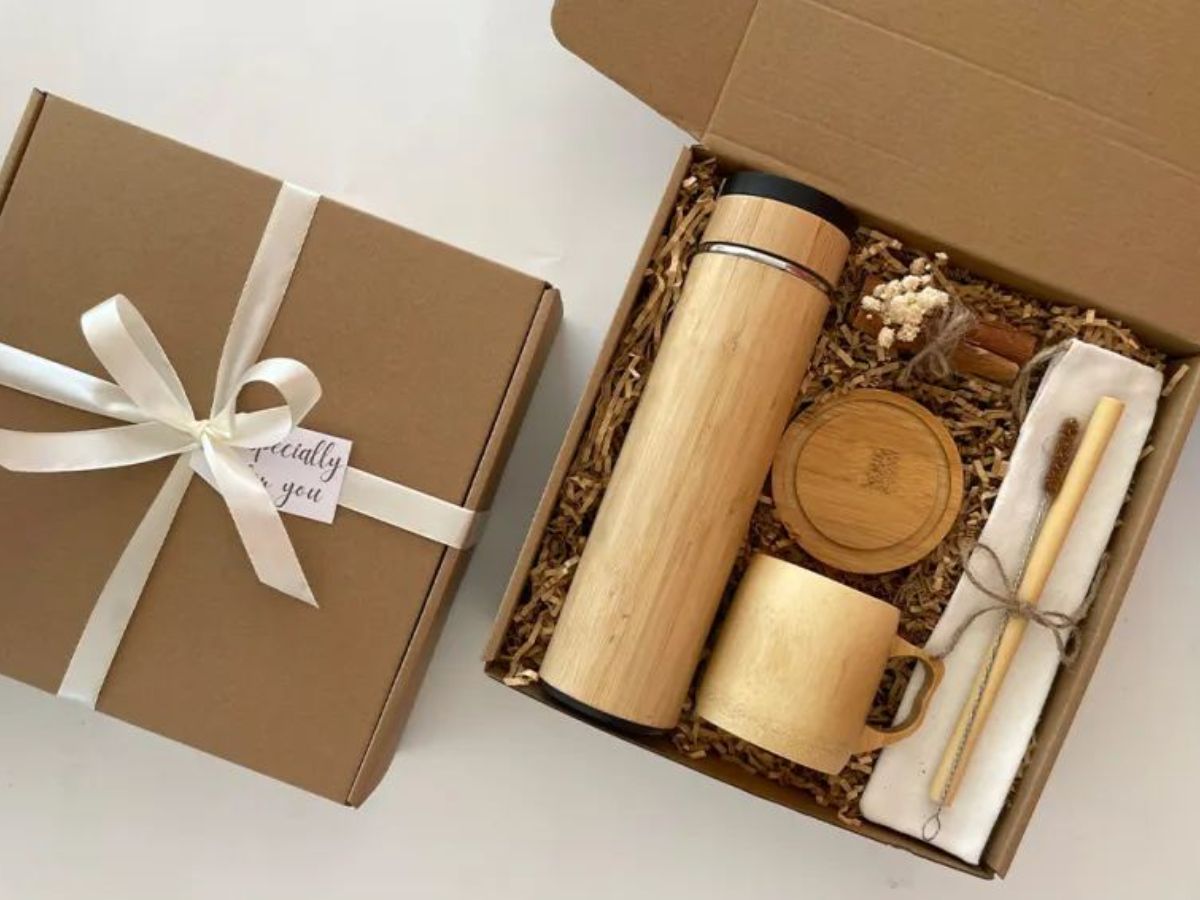 Món quà cần mang tính kỷ niệm và khơi gợi niềm tự hào