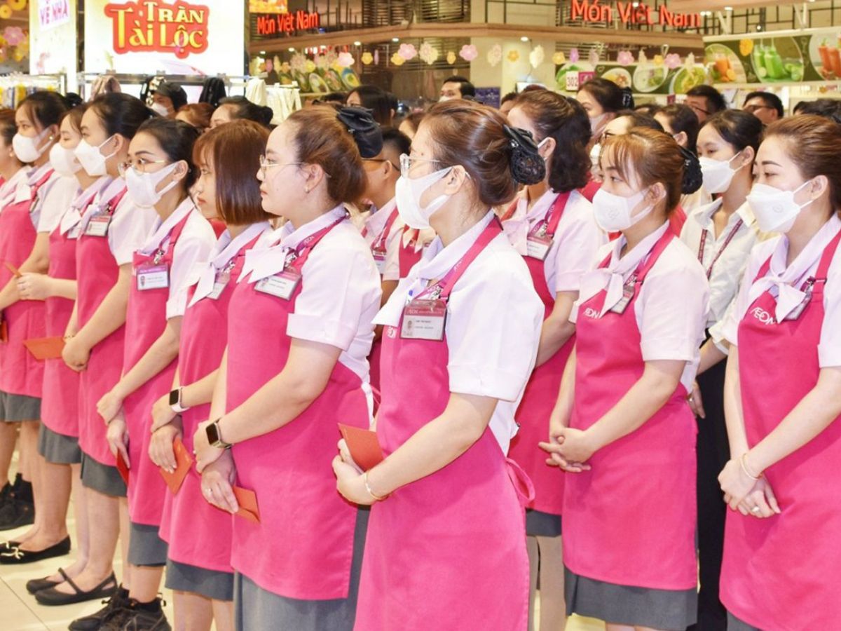 Aeon còn trang bị cả tạp dề đồng phục
