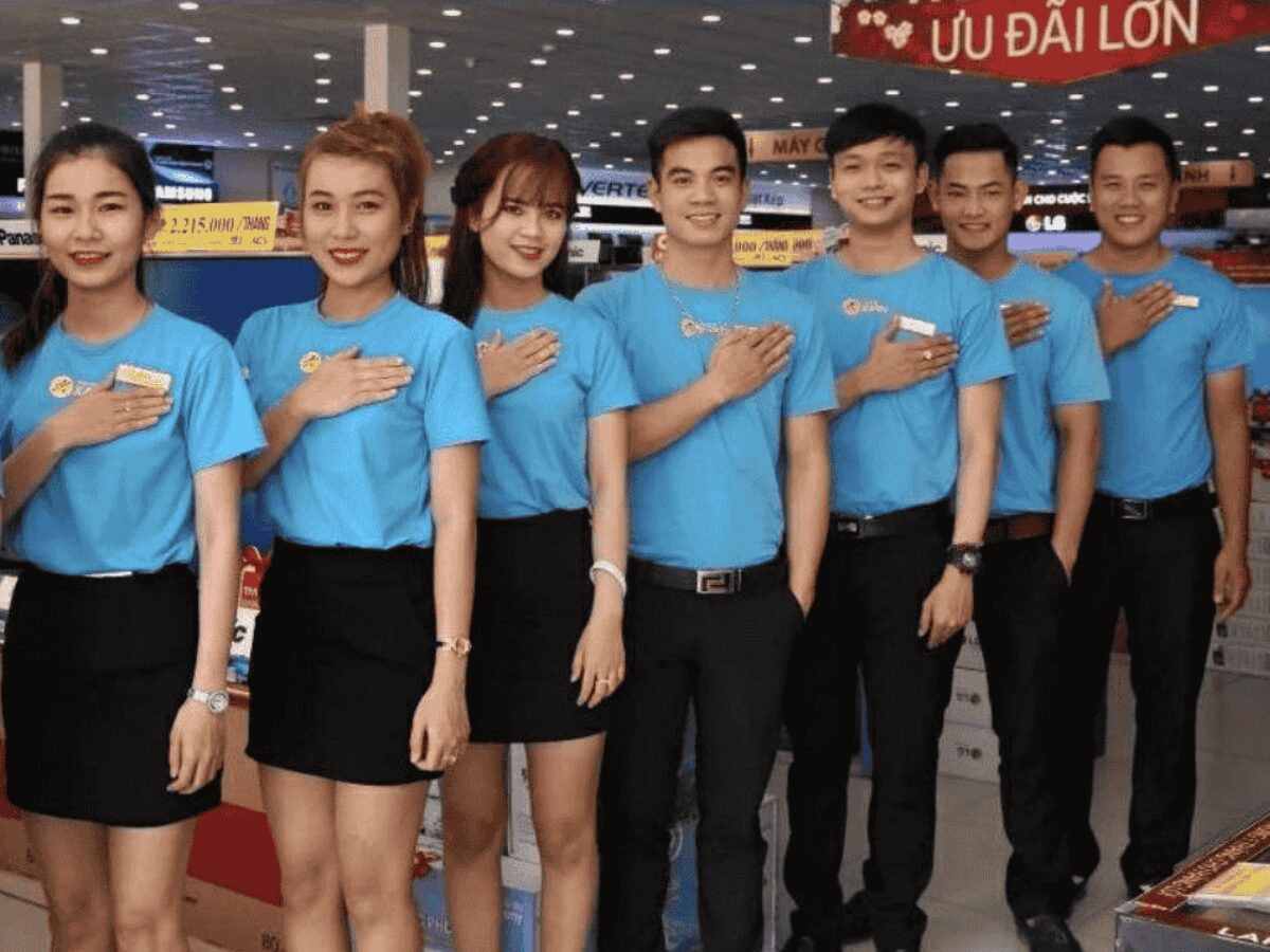 Nhân viên bán hàng Điện Máy Xanh