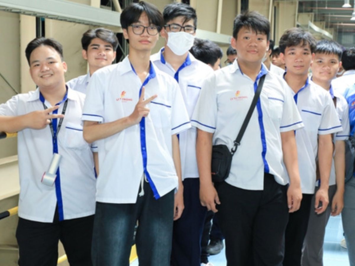 Phối đồ chuẩn phong cách sinh viên với đồng phục