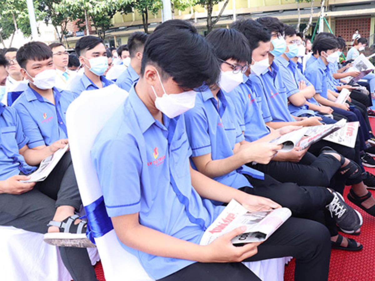 Áo sơ mi đồng phục thanh lịch, chuẩn mực cho mọi dịp