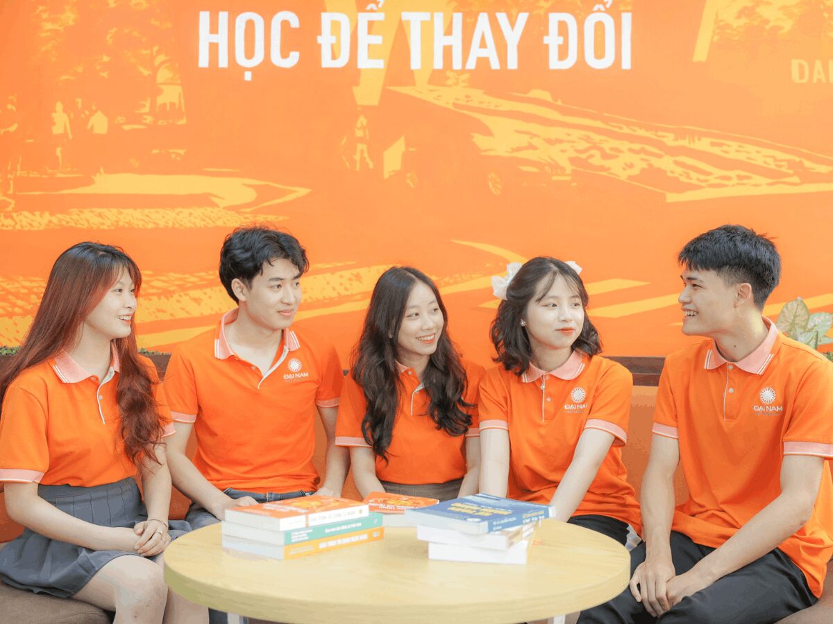 Sinh viên Đại học Đại Nam