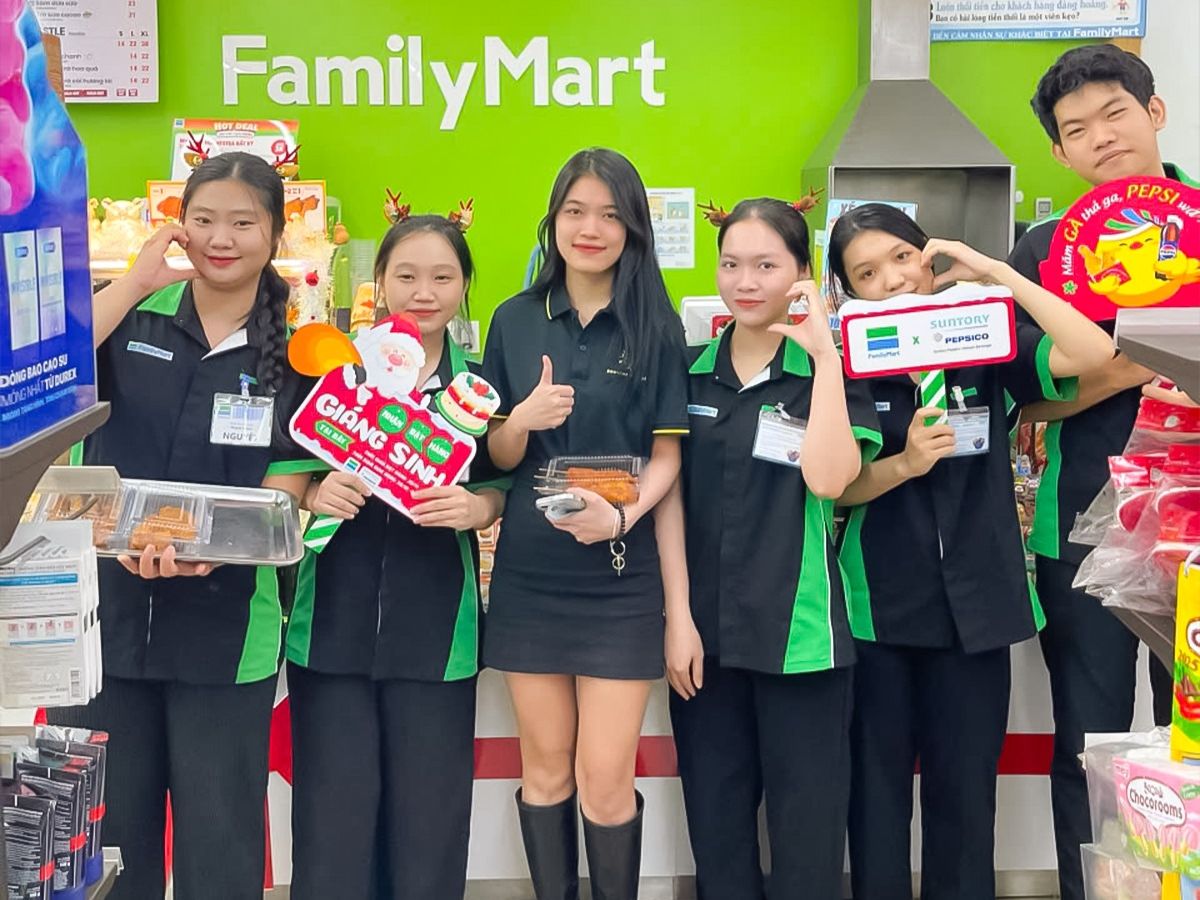 Polo là một trong top mẫu đồng phục FamilyMart