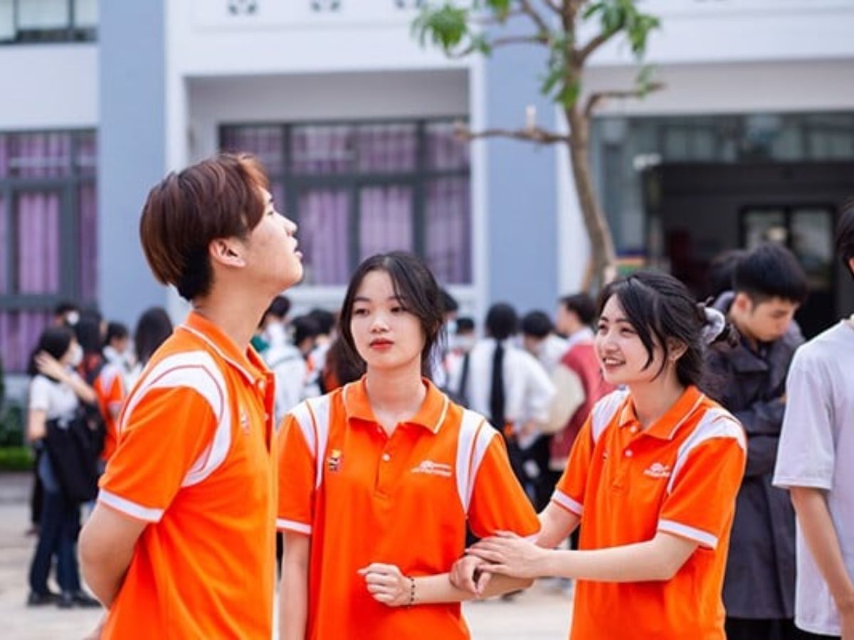 Áo đồng phục thể dục thoải mái cho mọi vận động