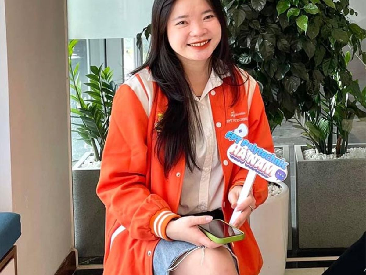 Áo khoác đồng phục FPT Polytechnic vừa ấm vừa chất