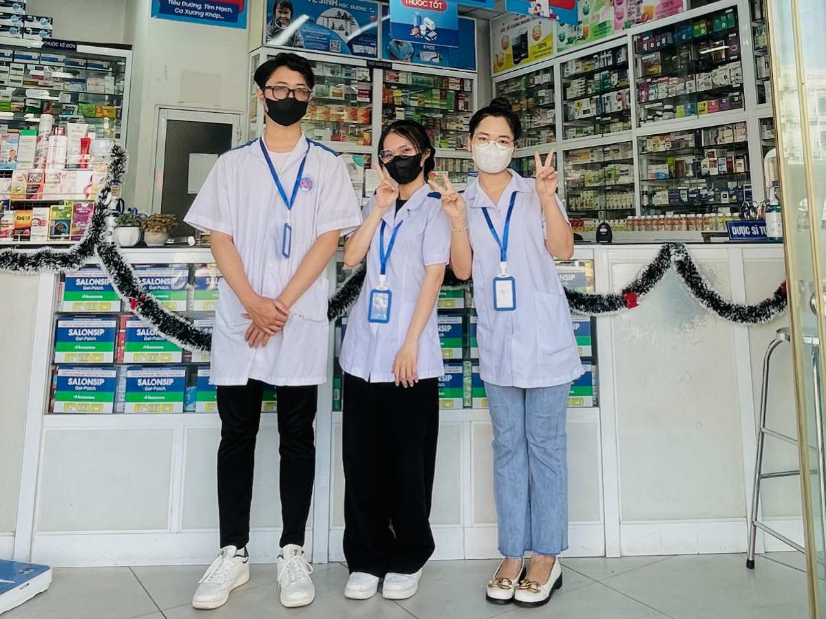 Form dáng đồng phục Long Châu thoải mái, dễ mặc