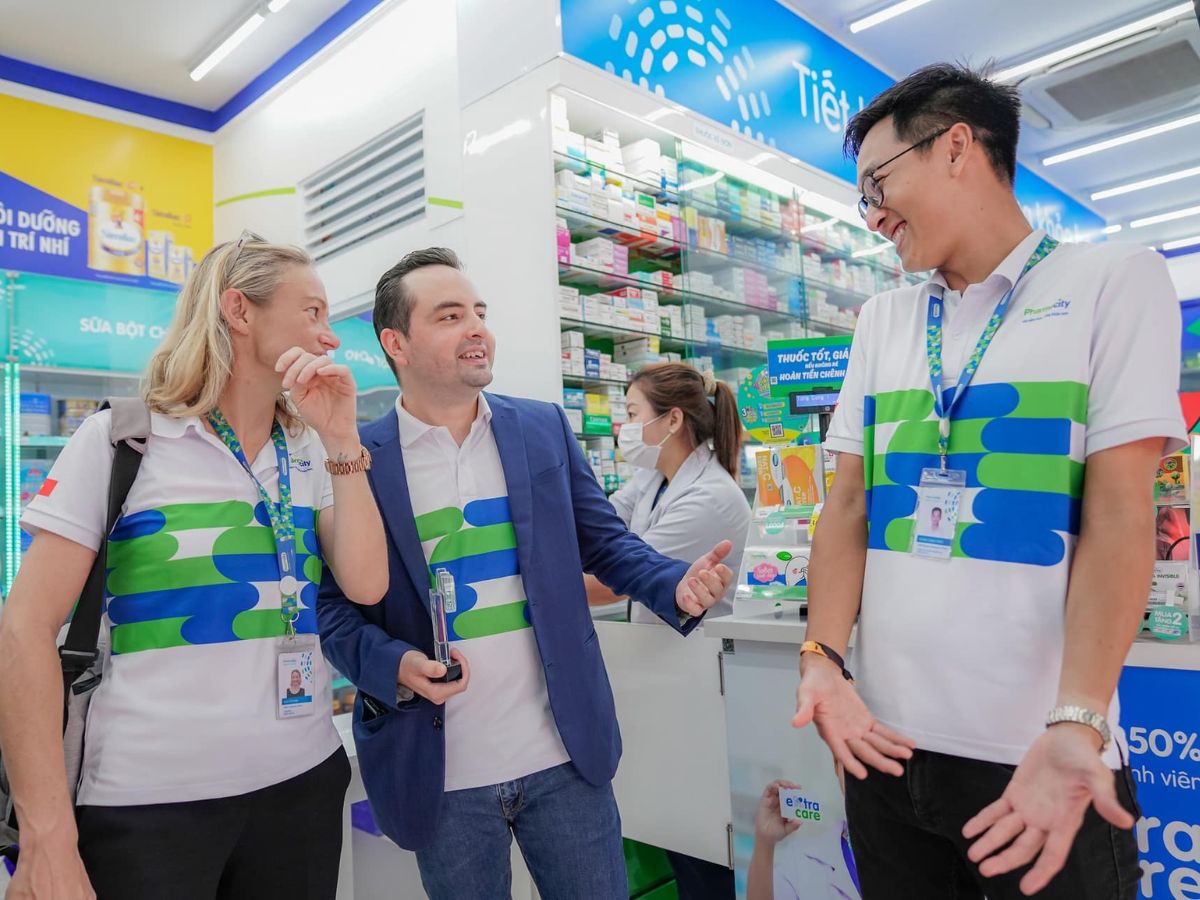 Đồng phục chất lượng cần được đánh giá thông qua chất liệu, thiết kế, phom dáng