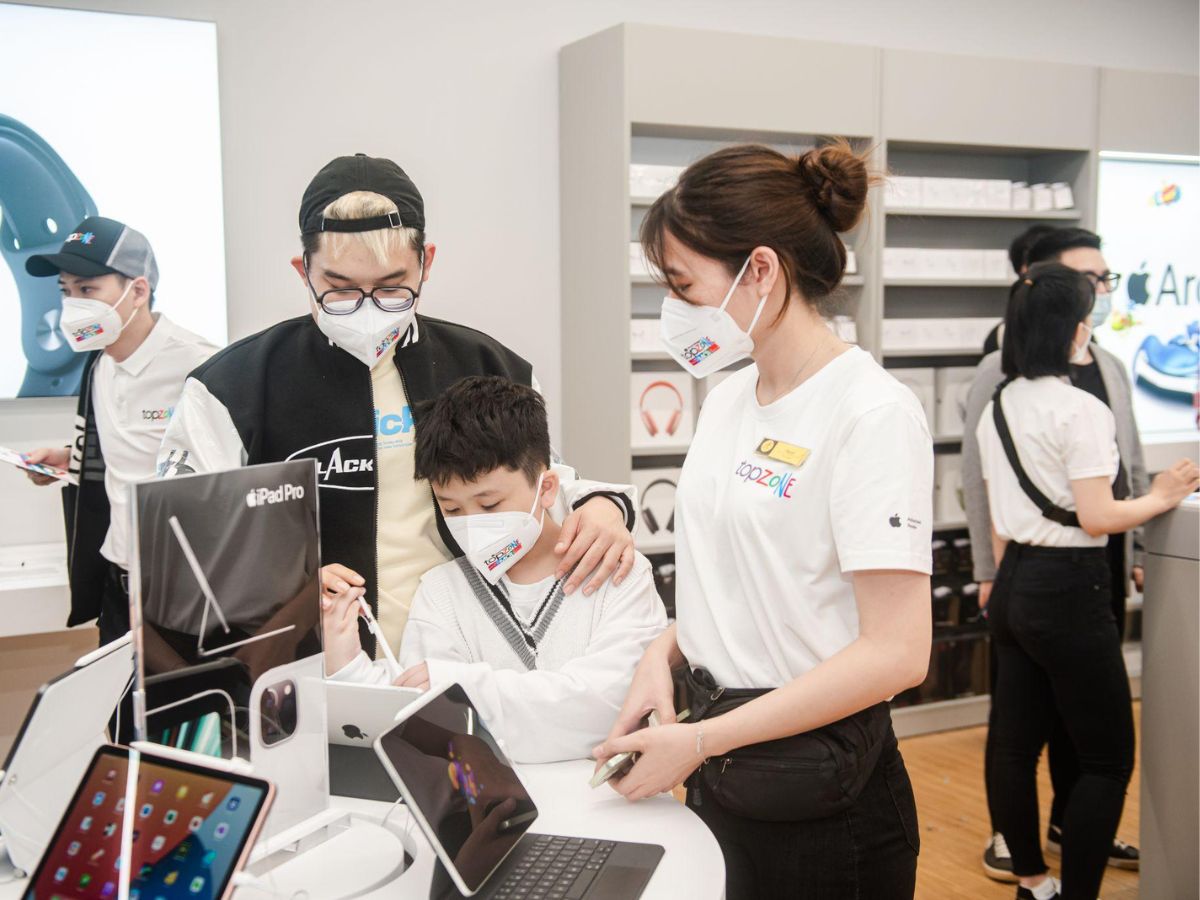 Màu sắc đồng phục cần phù hợp với thương hiệu