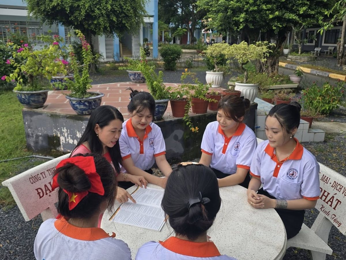 Một trong top mẫu đồng phục Trường Cao đẳng nghề An Giang