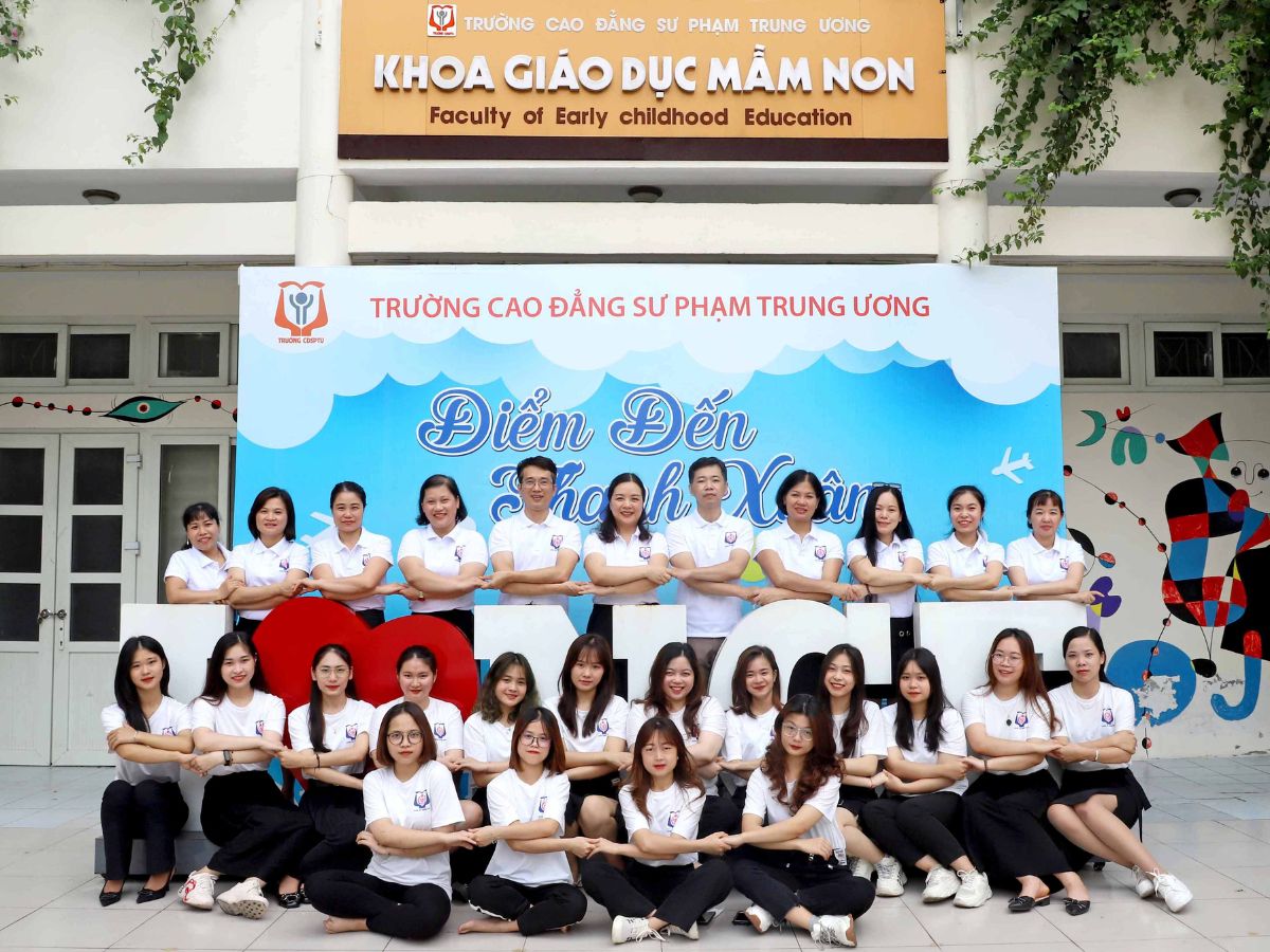 2 trong top mẫu đồng phục Trường Cao đẳng Sư phạm trung ương