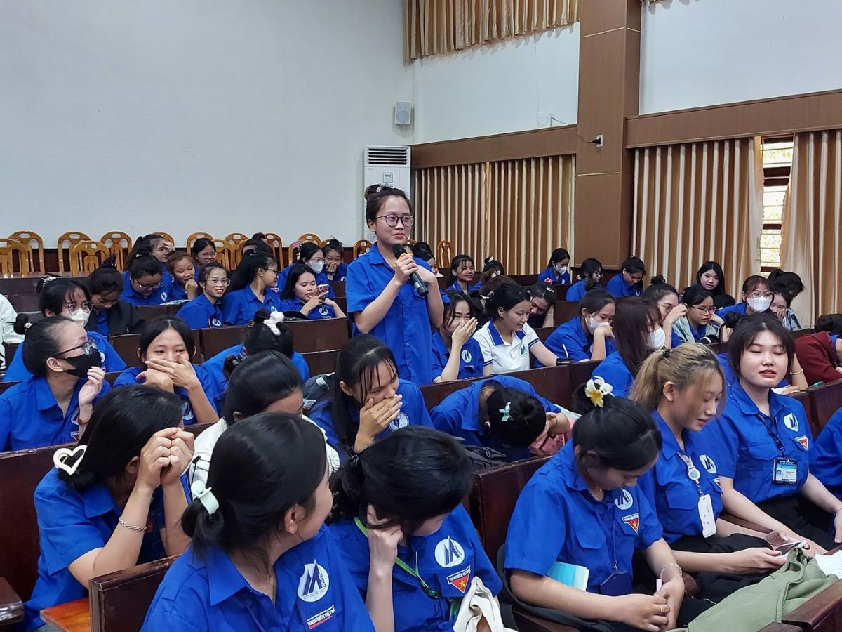 Đồng phục đoàn thanh niên Trường cao đẳng Sư phạm Trung ương