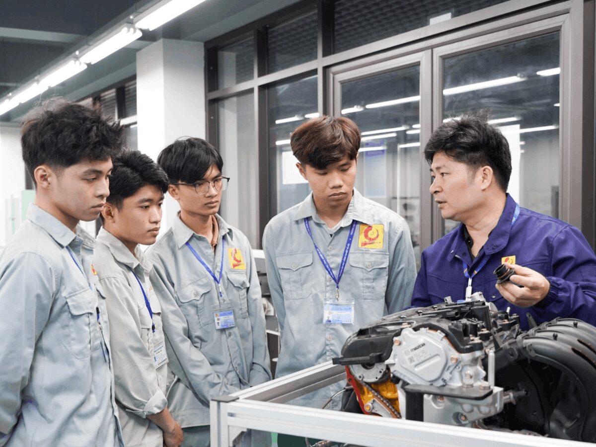 Đồng phục thực hành của Khoa Công nghệ - Cơ khí