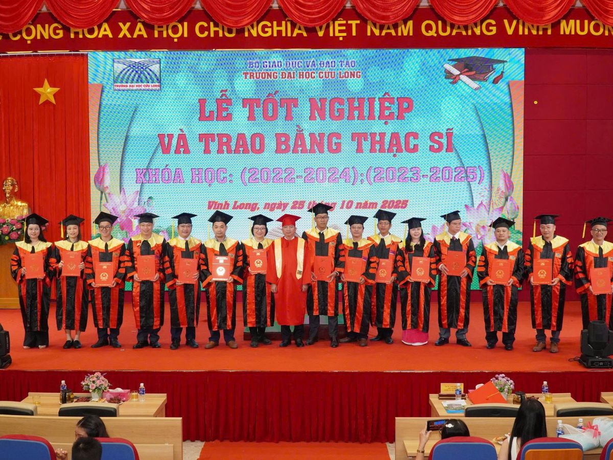 Lễ phục tốt nghiệp trường Đại học Cửu Long